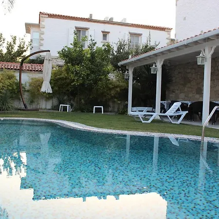 Mina فندق مبيت وإفطار ألاتشاتي